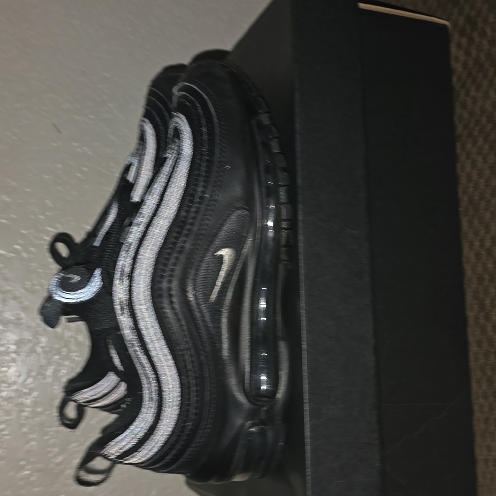 Gently worn Nike Air max for big kids